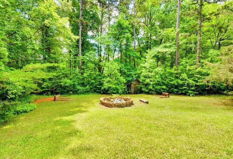 Dog Friendly Lavonia Home W/ Dock & Lake Access