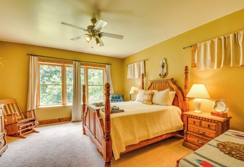 Dog Friendly Lavonia Home W/ Dock & Lake Access