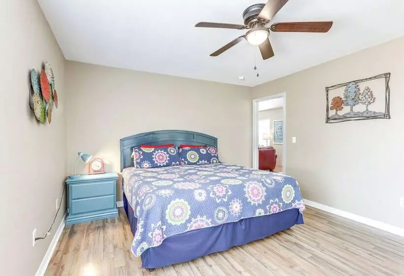 Eureka Springs Home ~ 1/2 Mi To Beaver Lake!