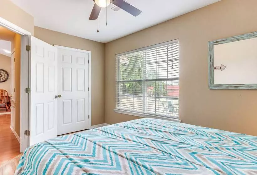 Eureka Springs Home ~ 1/2 Mi To Beaver Lake!