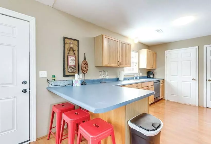 Eureka Springs Home ~ 1/2 Mi To Beaver Lake!