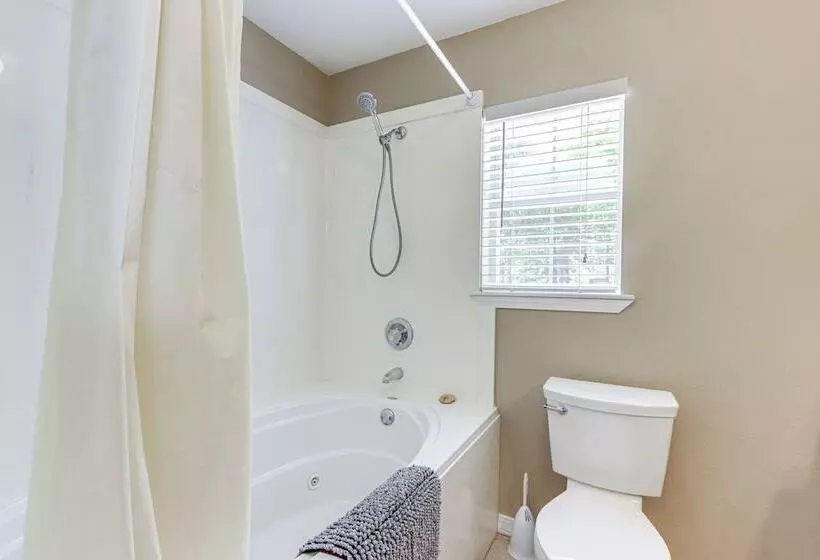 Eureka Springs Home ~ 1/2 Mi To Beaver Lake!