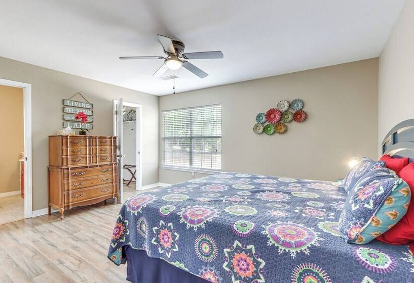 Eureka Springs Home ~ 1/2 Mi To Beaver Lake!