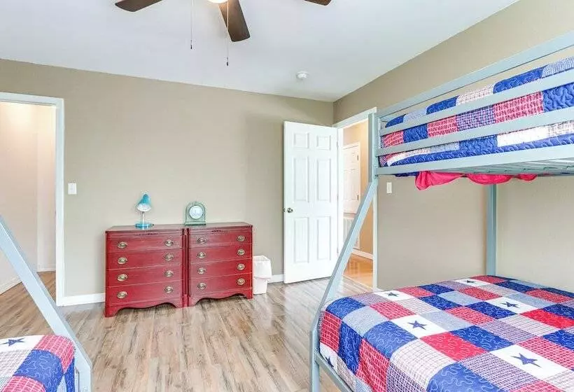 Eureka Springs Home ~ 1/2 Mi To Beaver Lake!