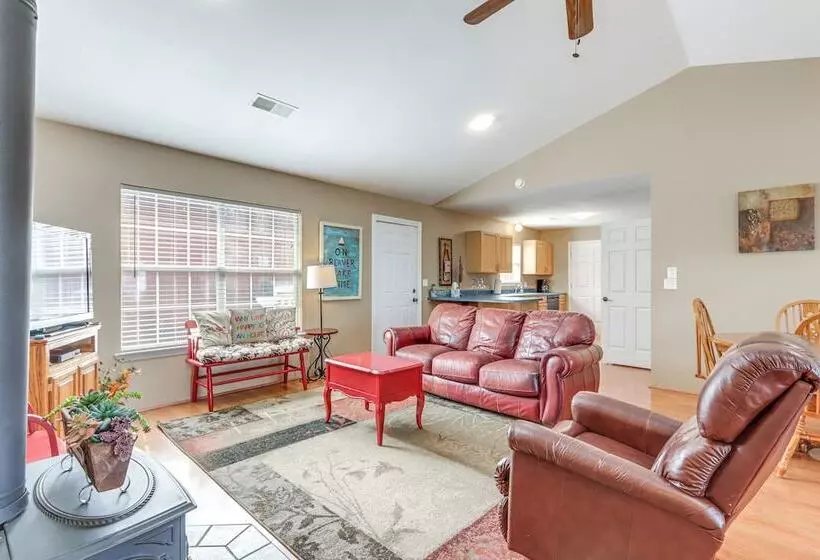 Eureka Springs Home ~ 1/2 Mi To Beaver Lake!