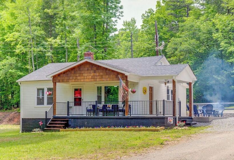 3 Mi To Downtown: Home W/ Fire Pit In Forest City