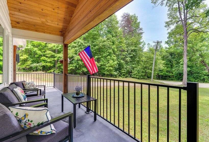 3 Mi To Downtown: Home W/ Fire Pit In Forest City