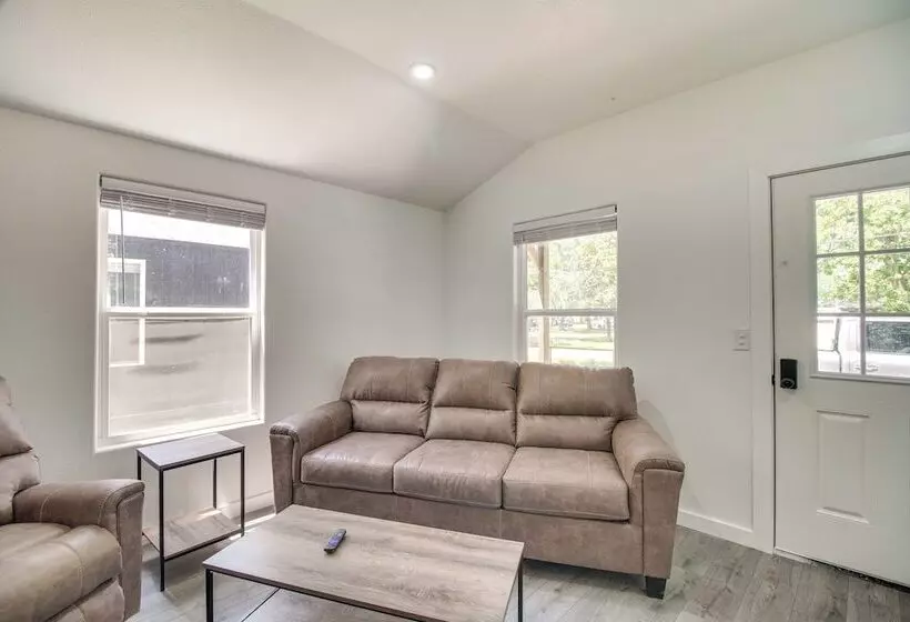 Close To Lake: Grove Cabin W/ Shared Fire Pit!