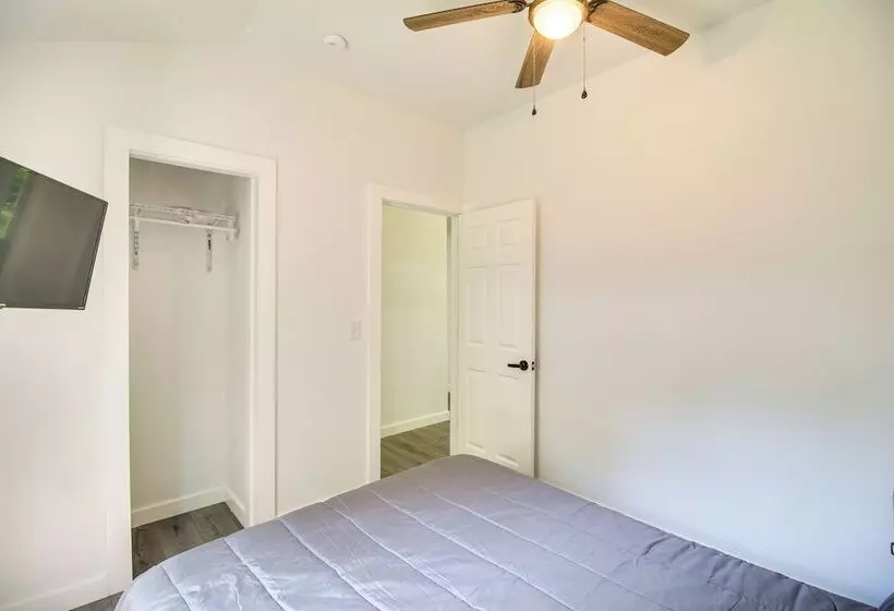 Close To Lake: Grove Cabin W/ Shared Fire Pit!