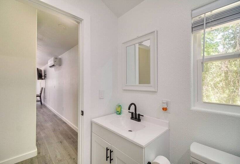 Close To Lake: Grove Cabin W/ Shared Fire Pit!