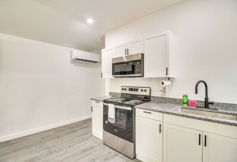 Close To Lake: Grove Cabin W/ Shared Fire Pit!