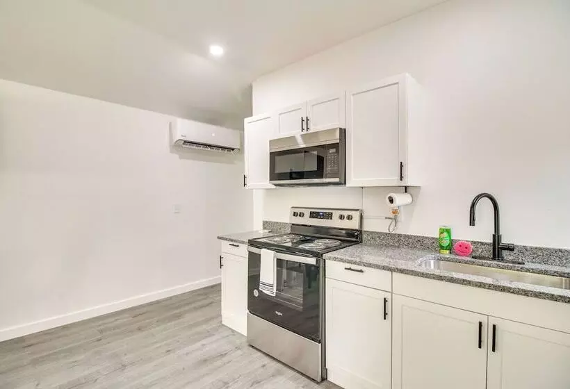 Close To Lake: Grove Cabin W/ Shared Fire Pit!