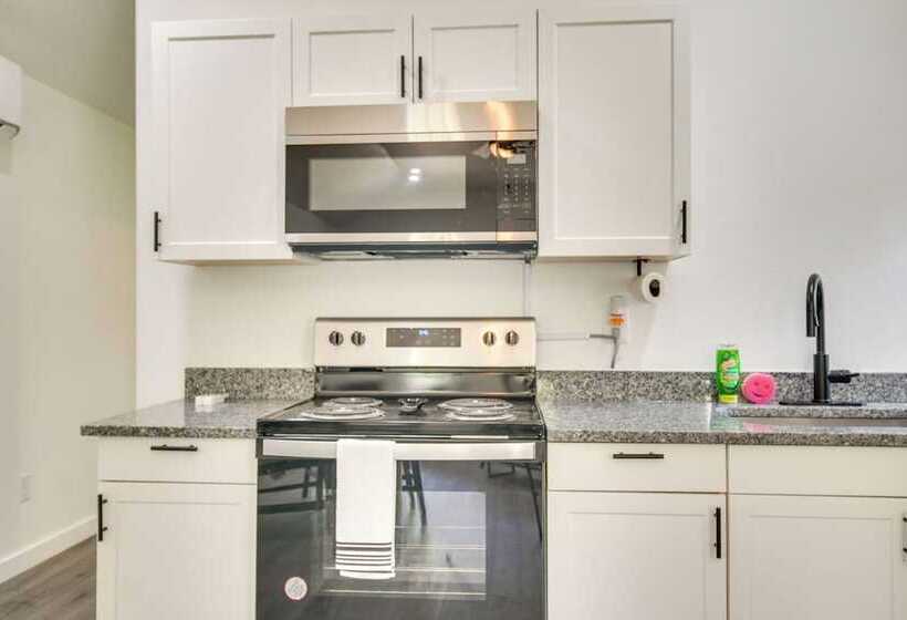 Close To Lake: Grove Cabin W/ Shared Fire Pit!