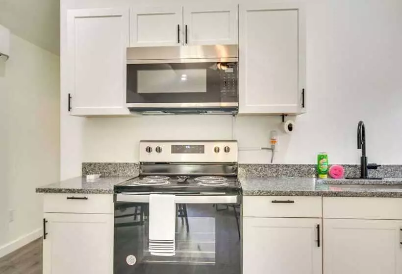 Close To Lake: Grove Cabin W/ Shared Fire Pit!