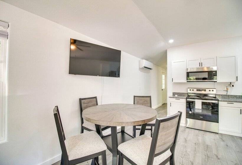 Close To Lake: Grove Cabin W/ Shared Fire Pit!