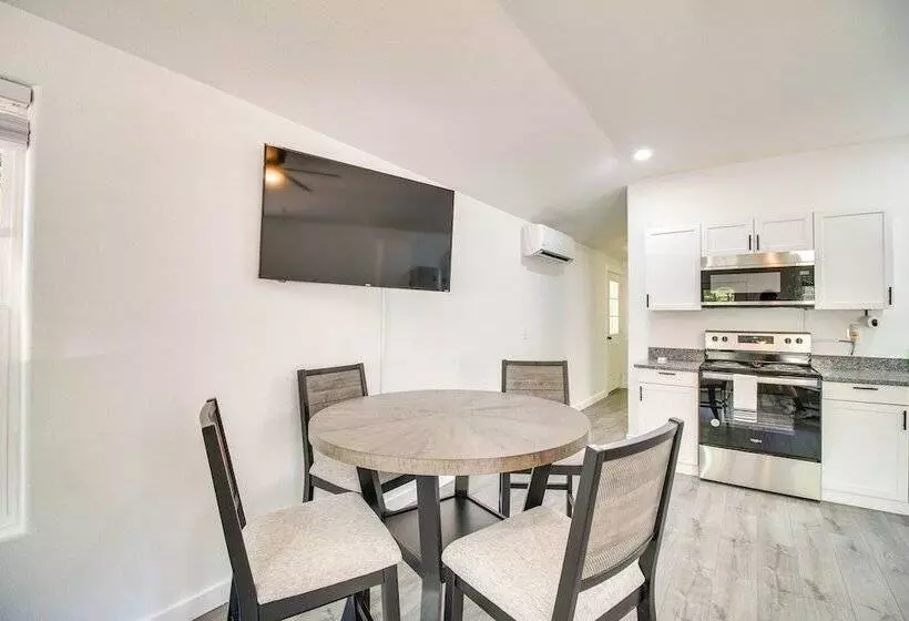 Close To Lake: Grove Cabin W/ Shared Fire Pit!