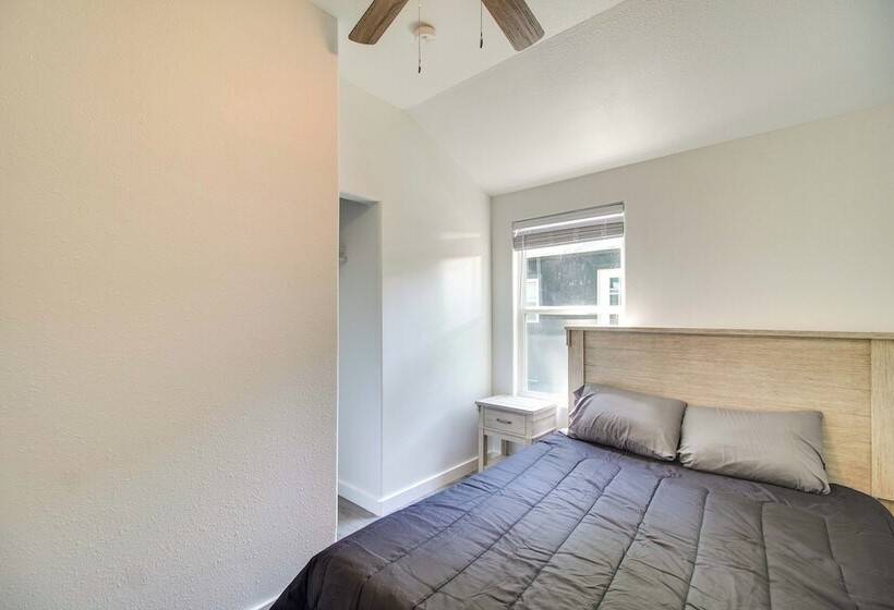 Close To Lake: Grove Cabin W/ Shared Fire Pit!