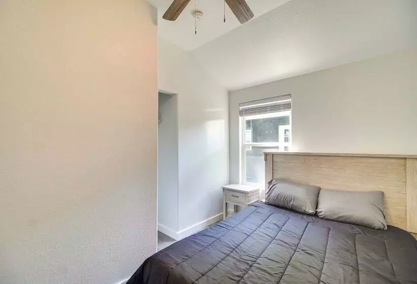 Close To Lake: Grove Cabin W/ Shared Fire Pit!