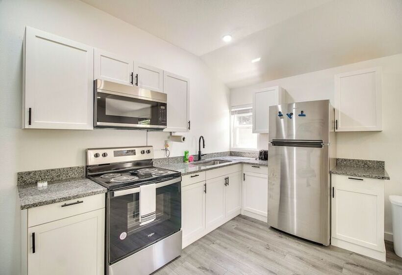 Close To Lake: Grove Cabin W/ Shared Fire Pit!