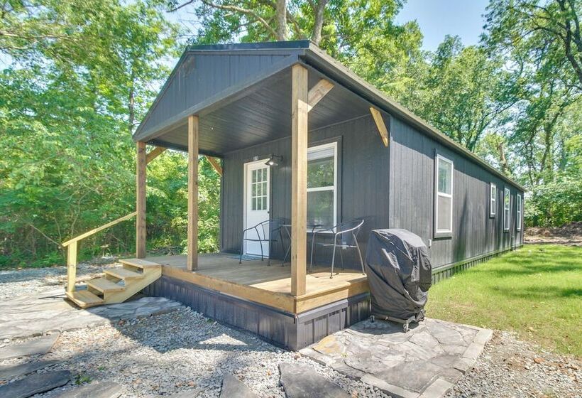 Close To Lake: Grove Cabin W/ Shared Fire Pit!