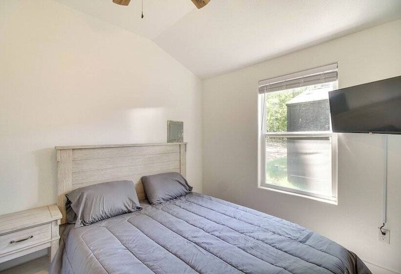 Close To Lake: Grove Cabin W/ Shared Fire Pit!