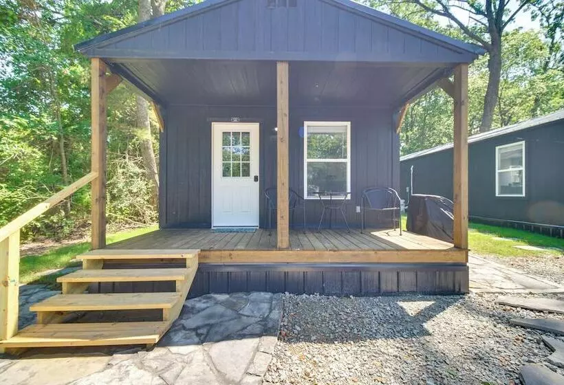 Close To Lake: Grove Cabin W/ Shared Fire Pit!
