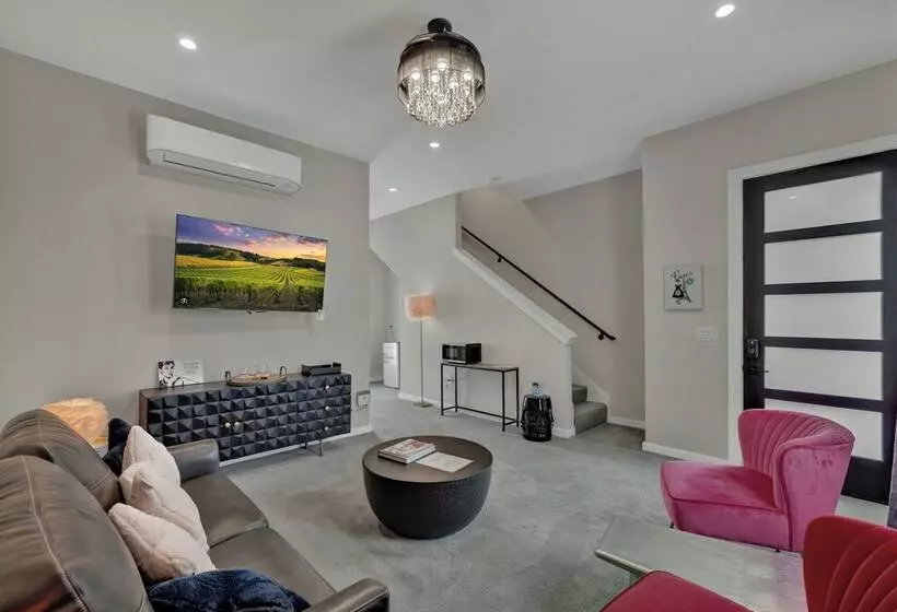 The Bentley Hotel   Audrey Hepburn Suite   Pool View