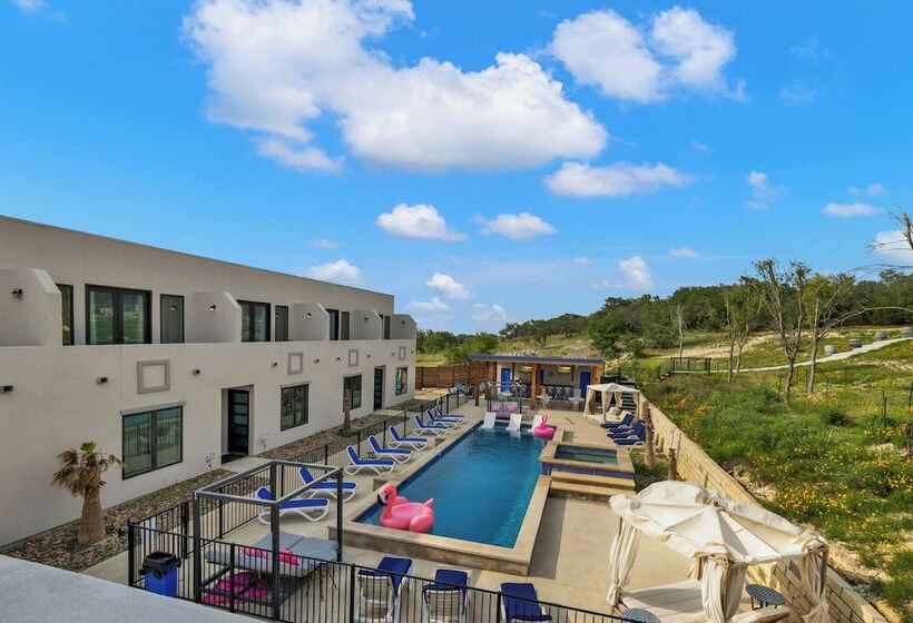 The Bentley Hotel   Audrey Hepburn Suite   Pool View