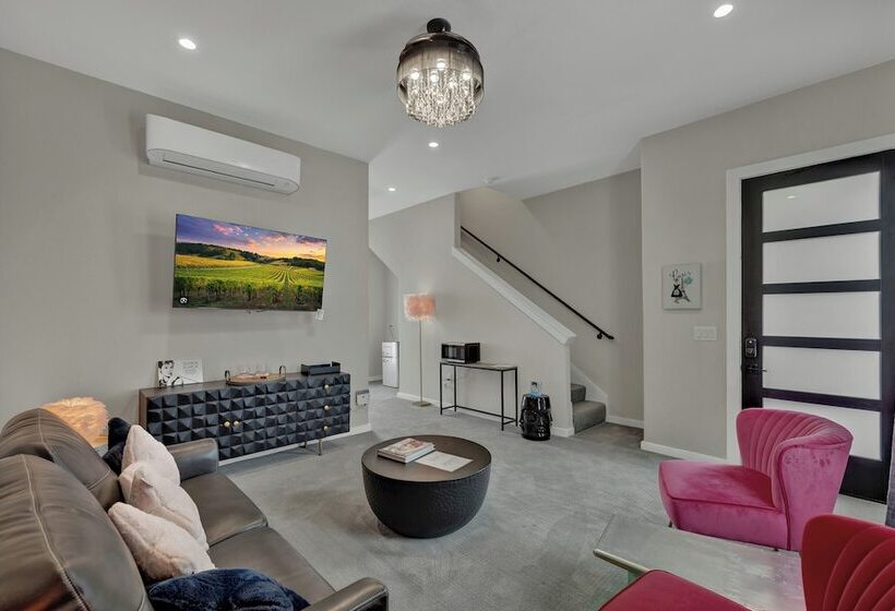 The Bentley Hotel   Audrey Hepburn Suite   Pool View