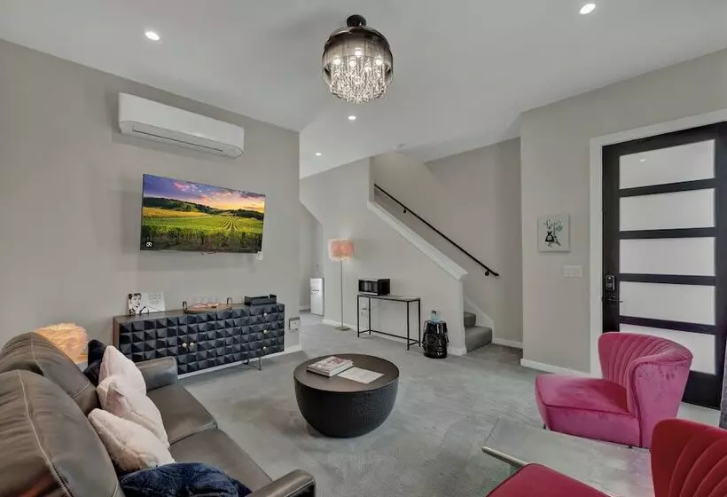 The Bentley Hotel   Audrey Hepburn Suite   Pool View