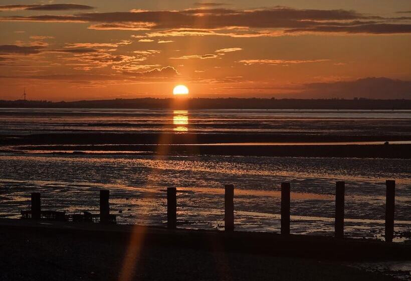 فندق Stunning Brand New 2024 Sunset Lodge, Whitstable