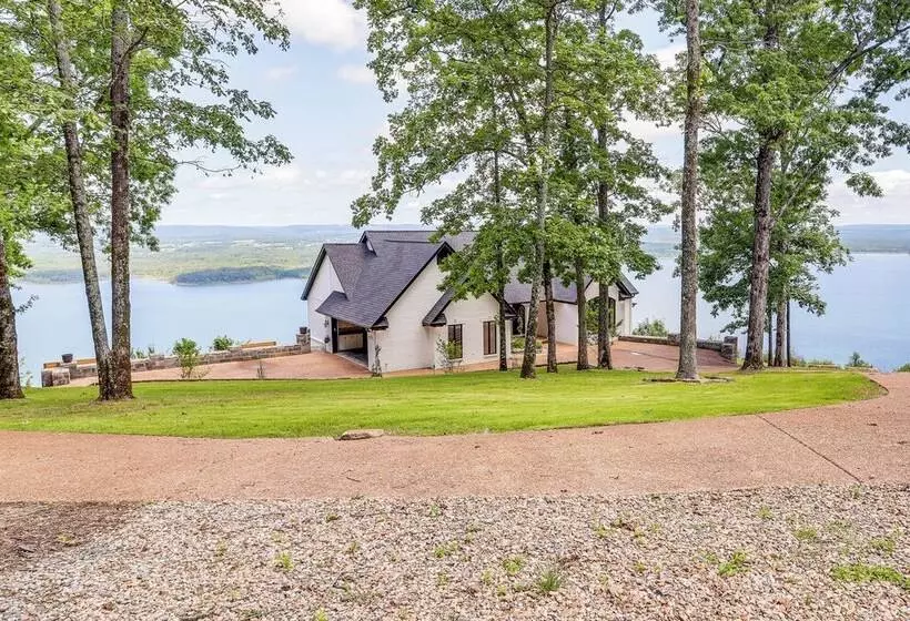 Luxe Home W/ Panoramic Greers Ferry Lake Views