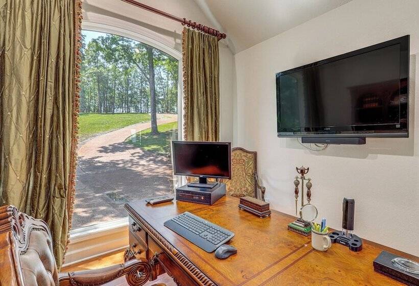 Luxe Home W/ Panoramic Greers Ferry Lake Views