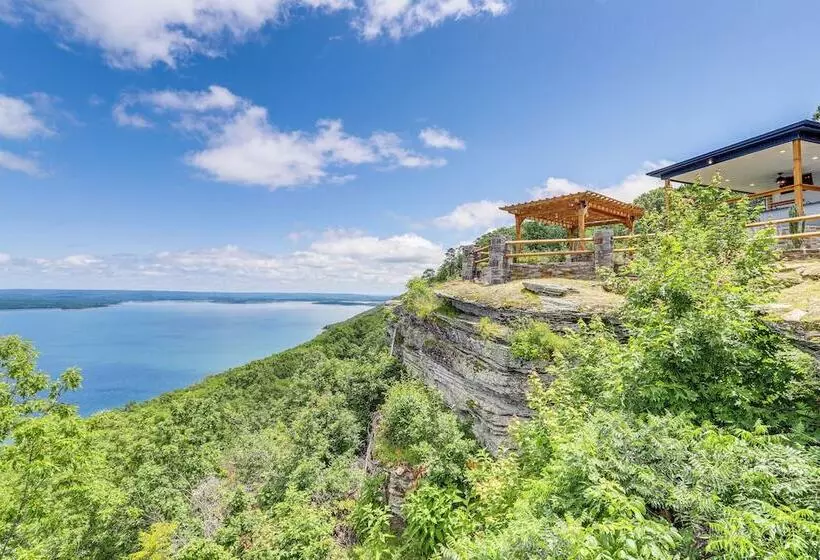 Luxe Home W/ Panoramic Greers Ferry Lake Views
