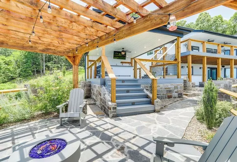 Luxe Home W/ Panoramic Greers Ferry Lake Views