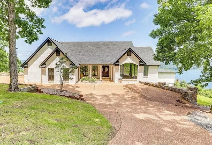 Luxe Home W/ Panoramic Greers Ferry Lake Views