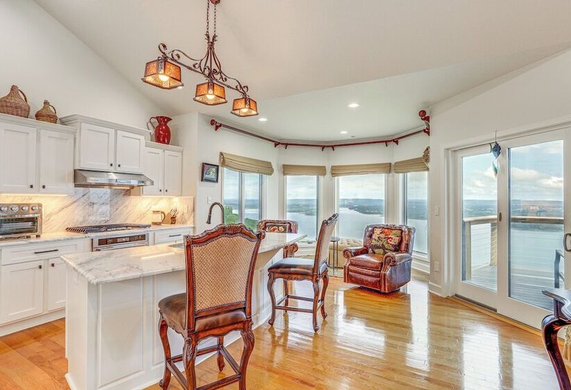 Luxe Home W/ Panoramic Greers Ferry Lake Views
