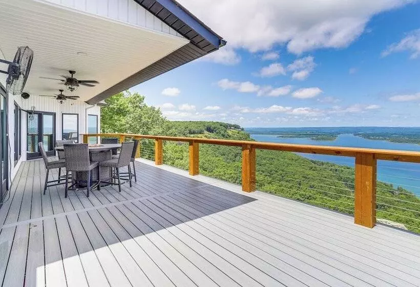 Luxe Home W/ Panoramic Greers Ferry Lake Views