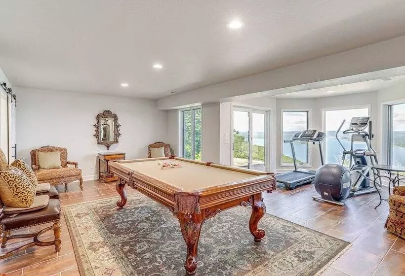 Luxe Home W/ Panoramic Greers Ferry Lake Views