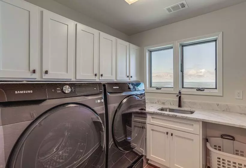 Luxe Home W/ Panoramic Greers Ferry Lake Views