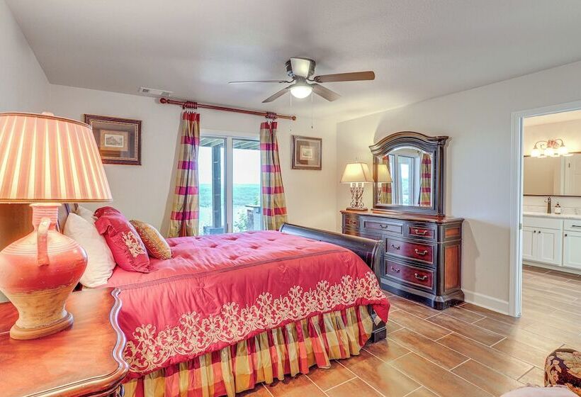 Luxe Home W/ Panoramic Greers Ferry Lake Views