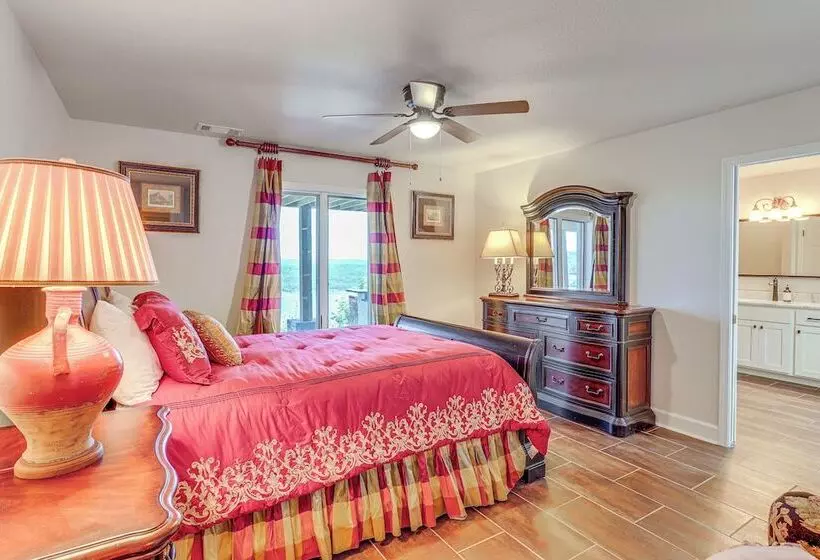 Luxe Home W/ Panoramic Greers Ferry Lake Views