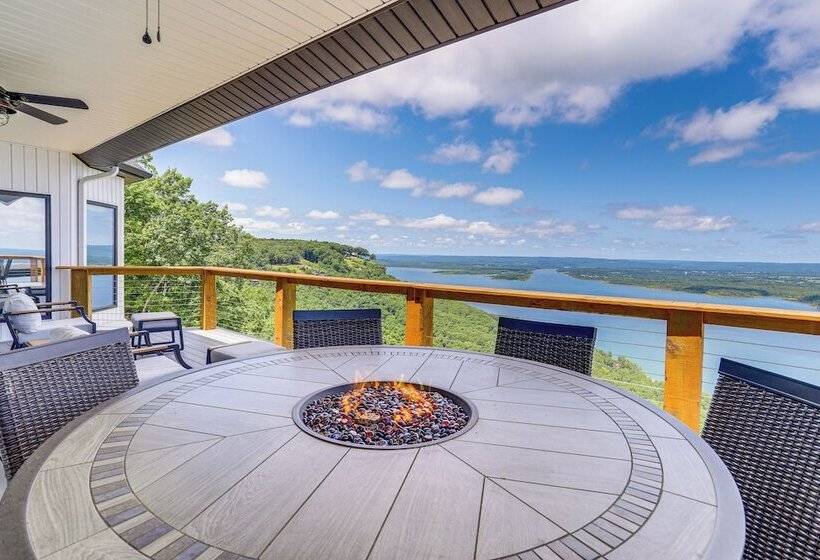 Luxe Home W/ Panoramic Greers Ferry Lake Views