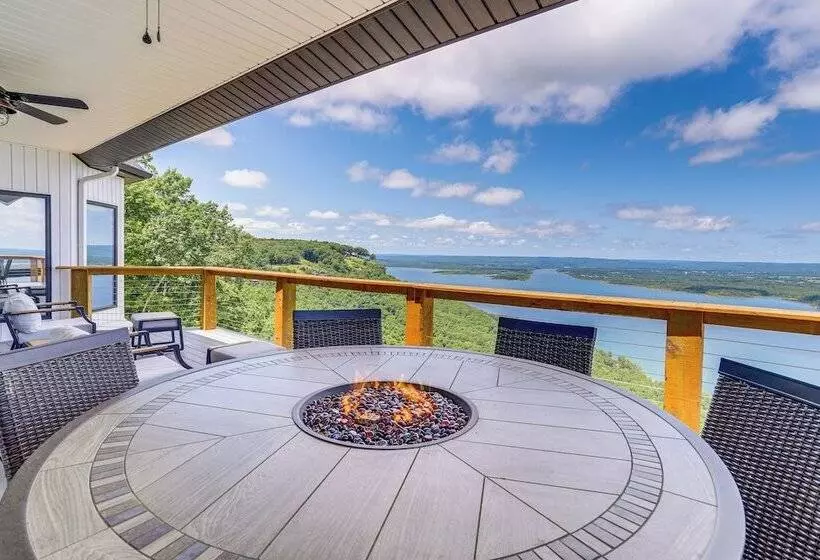 Luxe Home W/ Panoramic Greers Ferry Lake Views