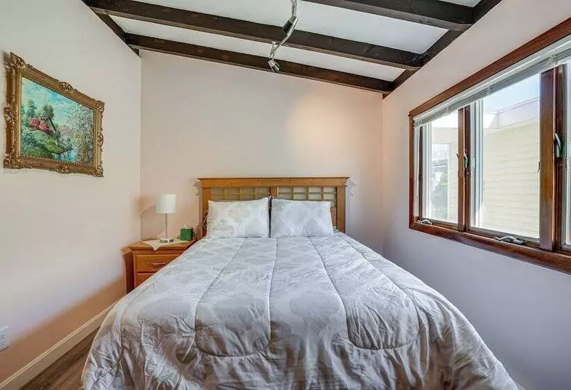 Massachusetts Abode W/ Deck & Grill: Near Beaches!