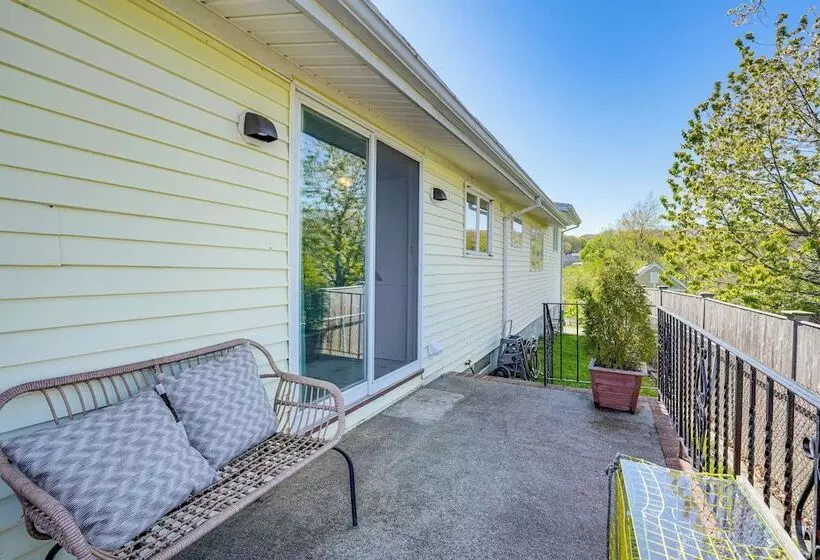 Massachusetts Abode W/ Deck & Grill: Near Beaches!