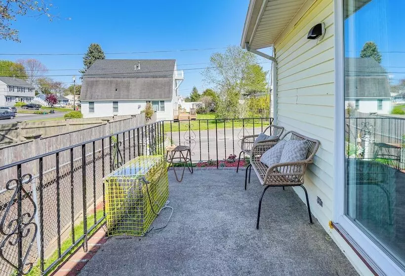 Massachusetts Abode W/ Deck & Grill: Near Beaches!