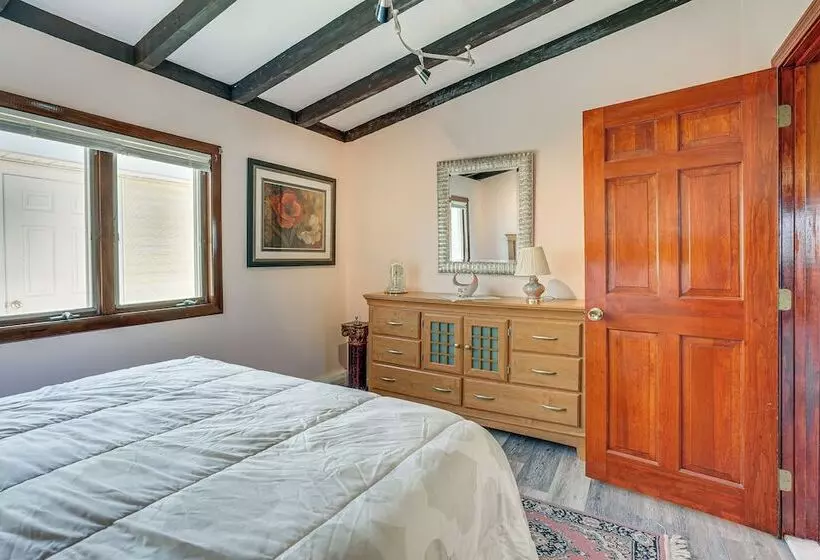 Massachusetts Abode W/ Deck & Grill: Near Beaches!