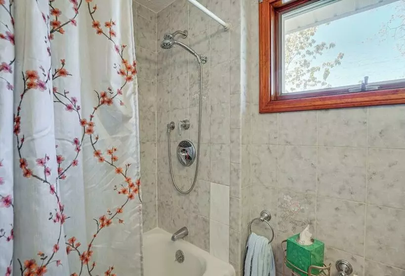 Massachusetts Abode W/ Deck & Grill: Near Beaches!