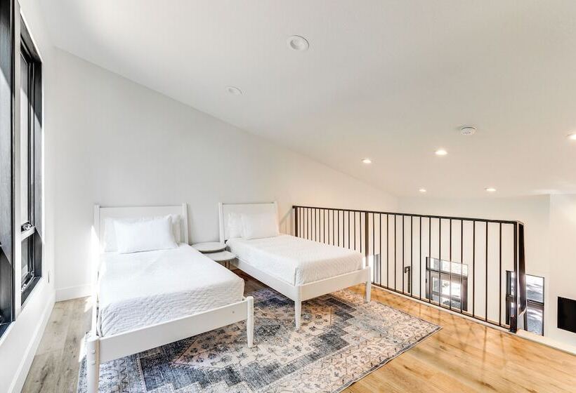 Modern Bellaire Cabin < 5 Mi To Lake & Slopes!